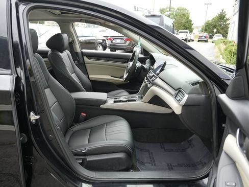 Used 2018 Honda Accord EX image 30