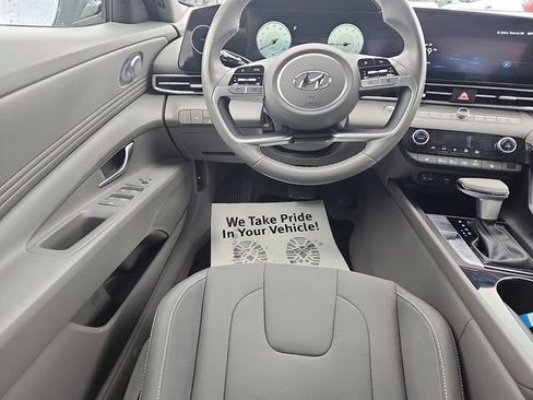 Certified 2023 Hyundai Elantra SEL w/ Convenience Package FWD image 9