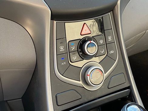 Used 2016 Hyundai Elantra SE FWD image 8