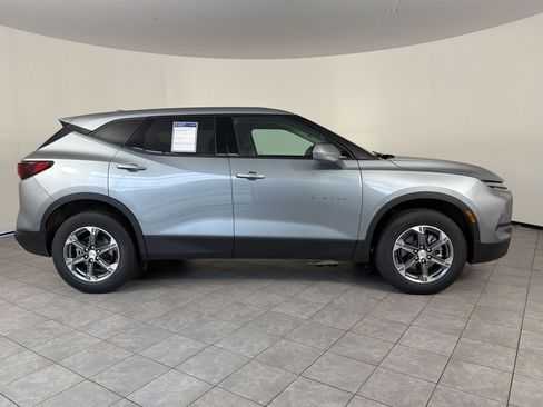 Used 2025 Chevrolet Blazer LT AWD/4WD image 8