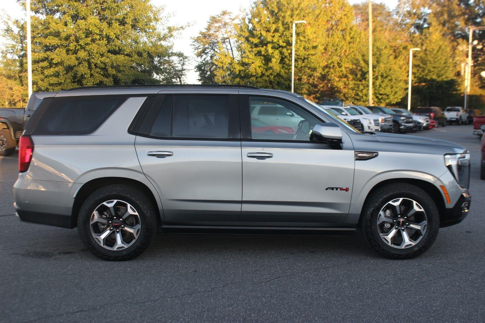 Used 2025 GMC Yukon AT4 Ultimate AWD/4WD image 8
