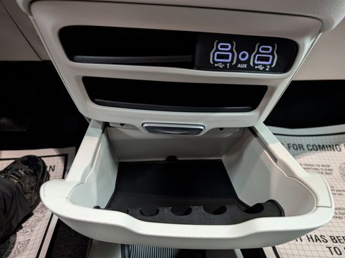 Used 2024 Chrysler Pacifica Touring-L image 27