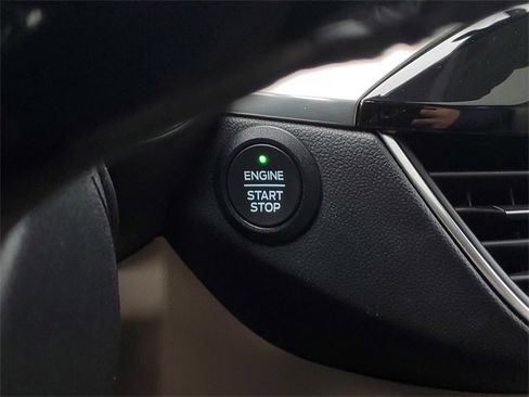 Certified 2022 Ford Escape Titanium w/ Class II Trailer Tow Package image 17