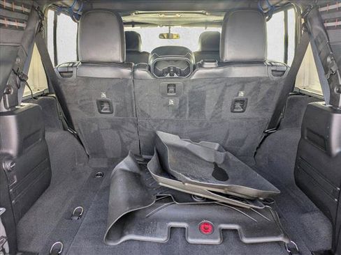 Used 2019 Jeep Wrangler Unlimited Sahara AWD/4WD image 6