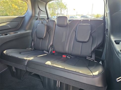 New 2026 Chrysler Voyager LX image 14