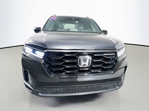 Used 2025 Honda Pilot Black Edition image 2
