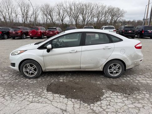 Used 2017 Ford Fiesta SE image 6