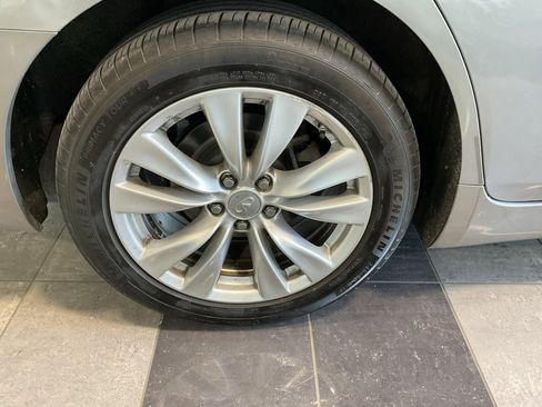 Used 2011 INFINITI M56 x w/ Deluxe Touring Pkg image 7