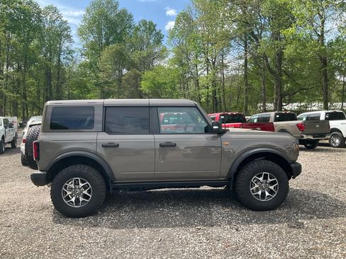 Used 2025 Ford Bronco Badlands image 4