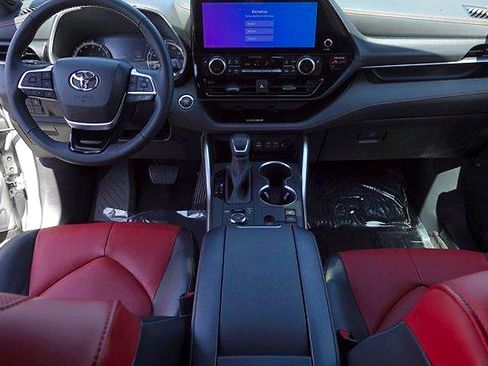 Used 2023 Toyota Highlander XSE AWD/4WD image 24