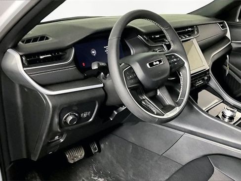 New 2026 Jeep Grand Cherokee L Laredo image 8