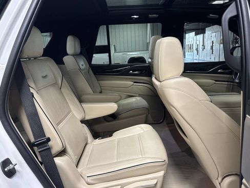 Used 2022 Cadillac Escalade Premium Luxury w/ Performance Package AWD/4WD image 32