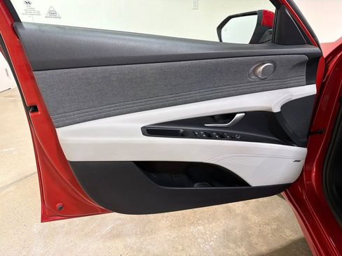 Used 2021 Hyundai Elantra Limited w/ Cargo Package FWD image 9