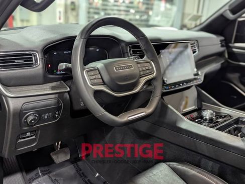 Used 2024 Jeep Wagoneer L Series II w/ Flexible Seating Group image 13