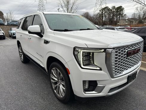 Used 2021 GMC Yukon Denali w/ Denali Premium Package image 3