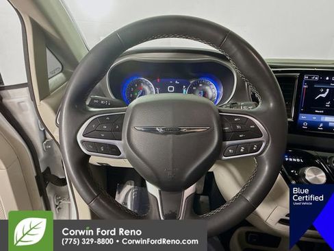 Used 2023 Chrysler Pacifica Touring-L FWD image 14
