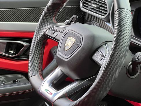 Used 2020 Lamborghini Urus AWD/4WD image 42