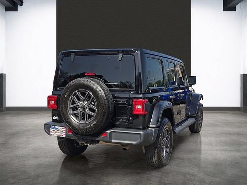 Used 2020 Jeep Wrangler Unlimited Sahara AWD/4WD image 7
