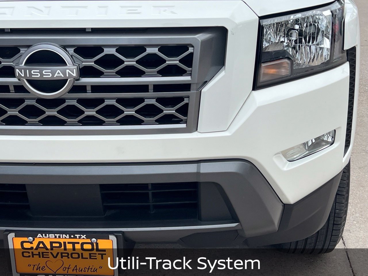 Used 2024 Nissan Frontier SV w/ SV Convenience Package RWD image 9