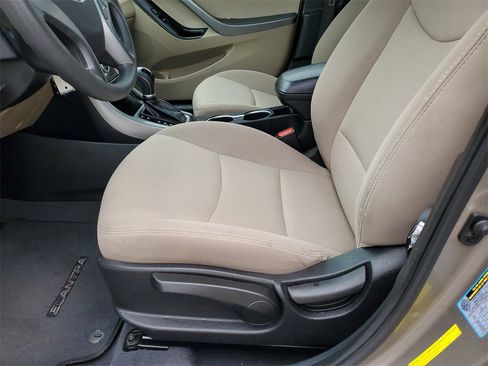 Used 2016 Hyundai Elantra SE image 18