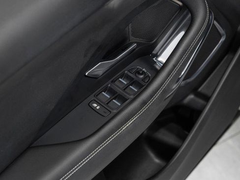 Used 2019 Jaguar E-PACE R-Dynamic SE image 40