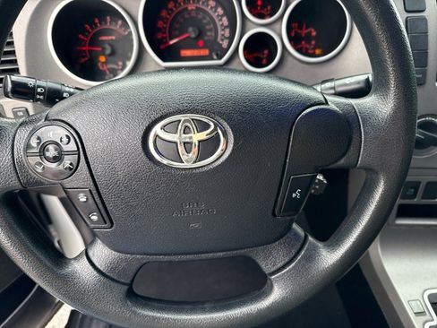 Used 2013 Toyota Tundra 4x4 CrewMax image 14