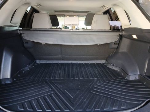 Used 2021 Toyota RAV4 XLE w/ Convenience Package AWD/4WD image 18