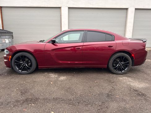 Used 2018 Dodge Charger SXT w/ Blacktop Package image 2