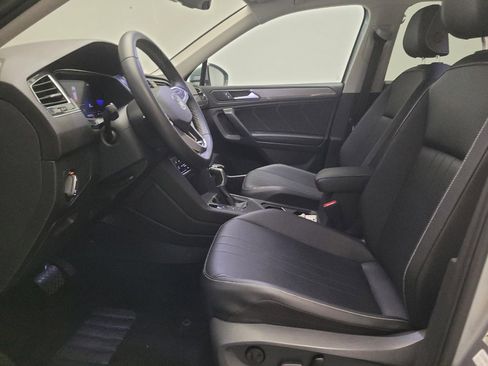 Used 2022 Volkswagen Tiguan SE FWD image 17