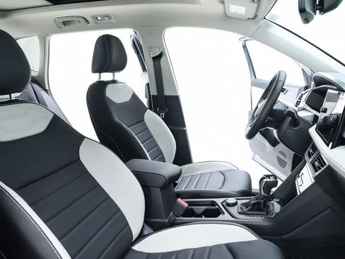 New 2025 Volkswagen Taos SEL image 36