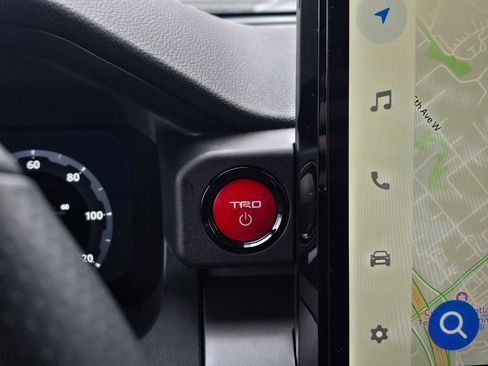 Certified 2025 Toyota 4Runner TRD Off-Road Premium image 30