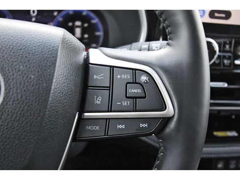 Used 2023 Toyota Highlander Limited FWD image 18