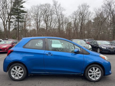 Used 2015 Toyota Yaris L image 4