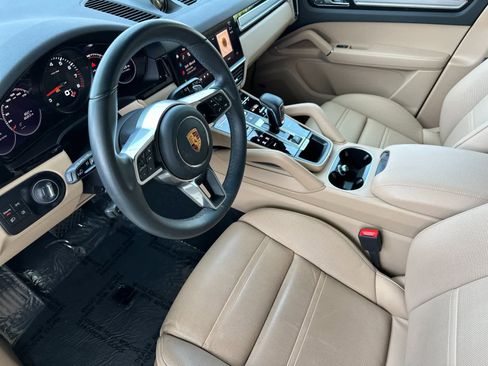 Certified 2023 Porsche Cayenne Platinum Edition AWD/4WD image 4