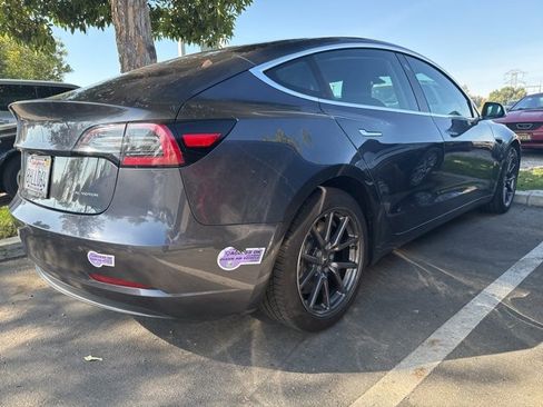 Used 2018 Tesla Model 3 Long Range image 3