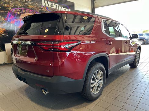 Used 2023 Chevrolet Traverse LT AWD/4WD image 7