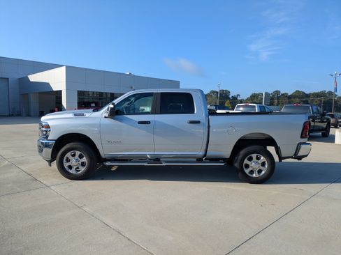 Used 2026 RAM 2500 Big Horn AWD/4WD image 2