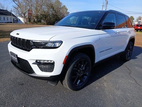 New 2025 Jeep Grand Cherokee Limited image 12