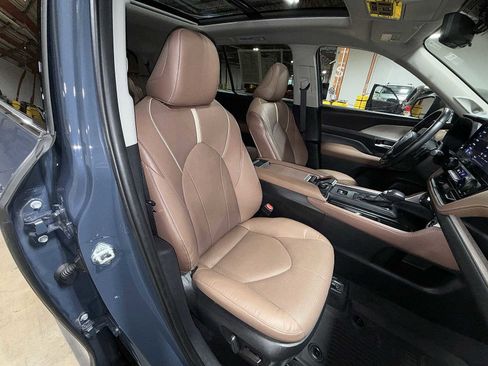 Used 2024 Toyota Grand Highlander AWD image 16