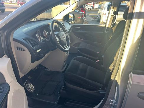 Used 2016 Dodge Grand Caravan American Value Package image 3