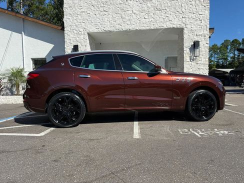 Used 2019 Maserati Levante GranLusso AWD/4WD image 18