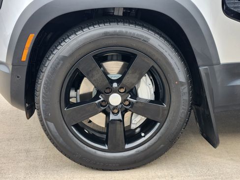 Used 2020 Land Rover Defender 110 First Edition image 9