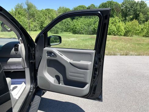 Used 2020 Nissan Frontier SV w/ Midnight Edition Floor Mats RWD image 27