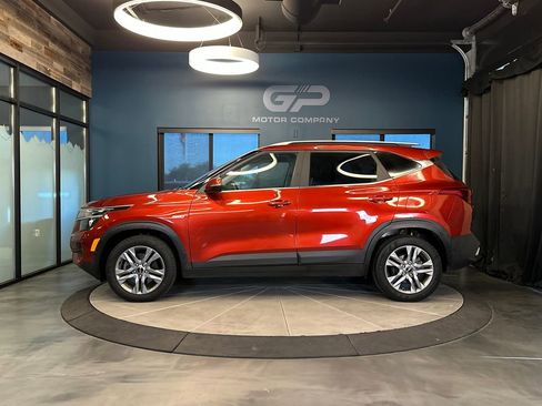 Used 2022 Kia Seltos S AWD/4WD image 6