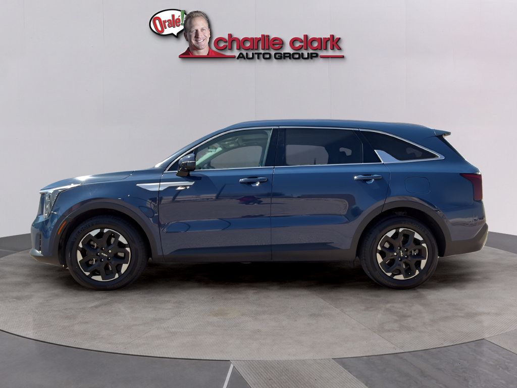 Used 2024 Kia Sorento S w/ Panoramic Sunroof Package FWD image 2