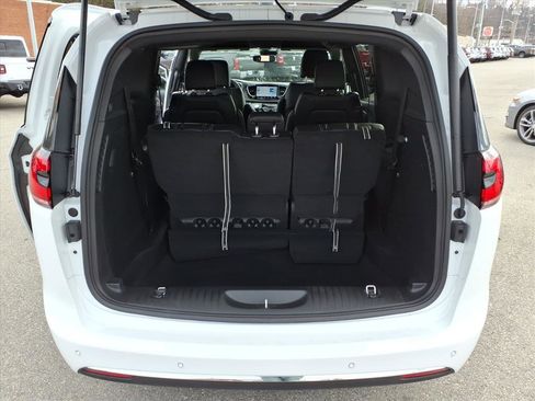 New 2026 Chrysler Pacifica Select image 14