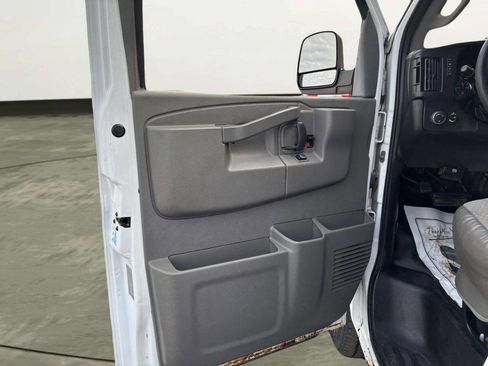 Used 2016 Chevrolet Express 3500 Extended RWD image 9