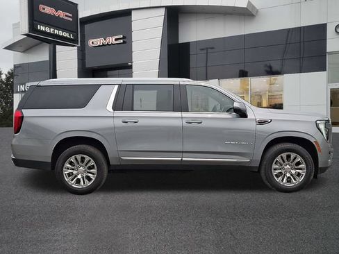 Used 2025 GMC Yukon XL Denali AWD/4WD image 26