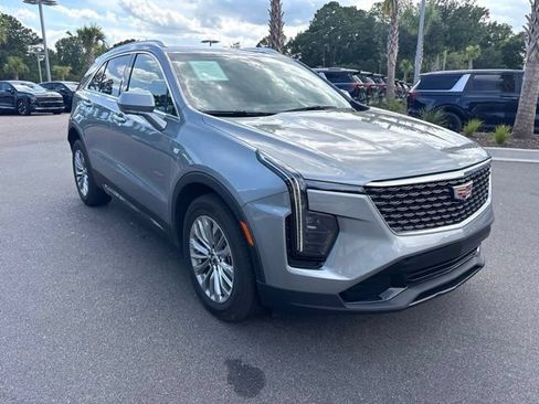 Used 2024 Cadillac XT4 Premium Luxury w/ Active Safety Package FWD image 3