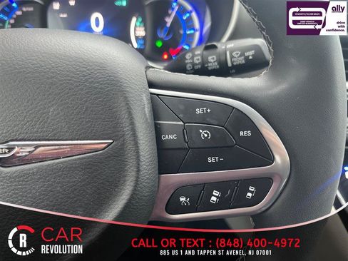 Used 2024 Chrysler Pacifica Limited FWD image 26